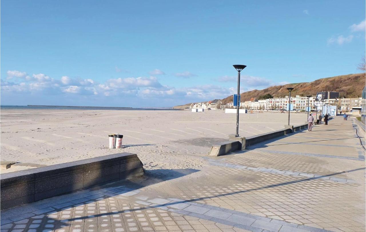 Awesome apartment in Wimereux with 1 Bedrooms Buitenkant foto